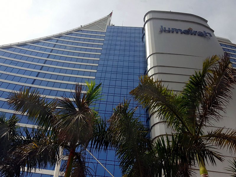 Глазами очевидцев: крутой отель. Jumeirah Beach Hotel (Волна)