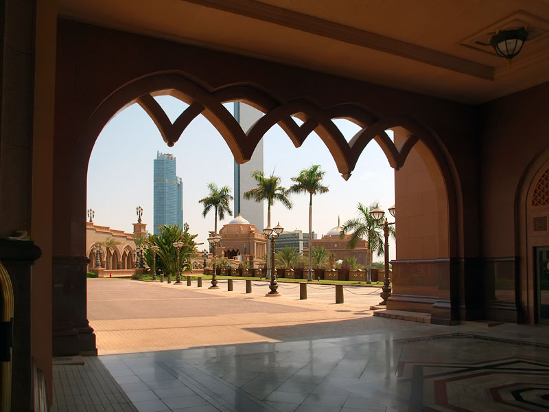 Глазами очевидцев: вид от входа во Дворец. Emirates Palace